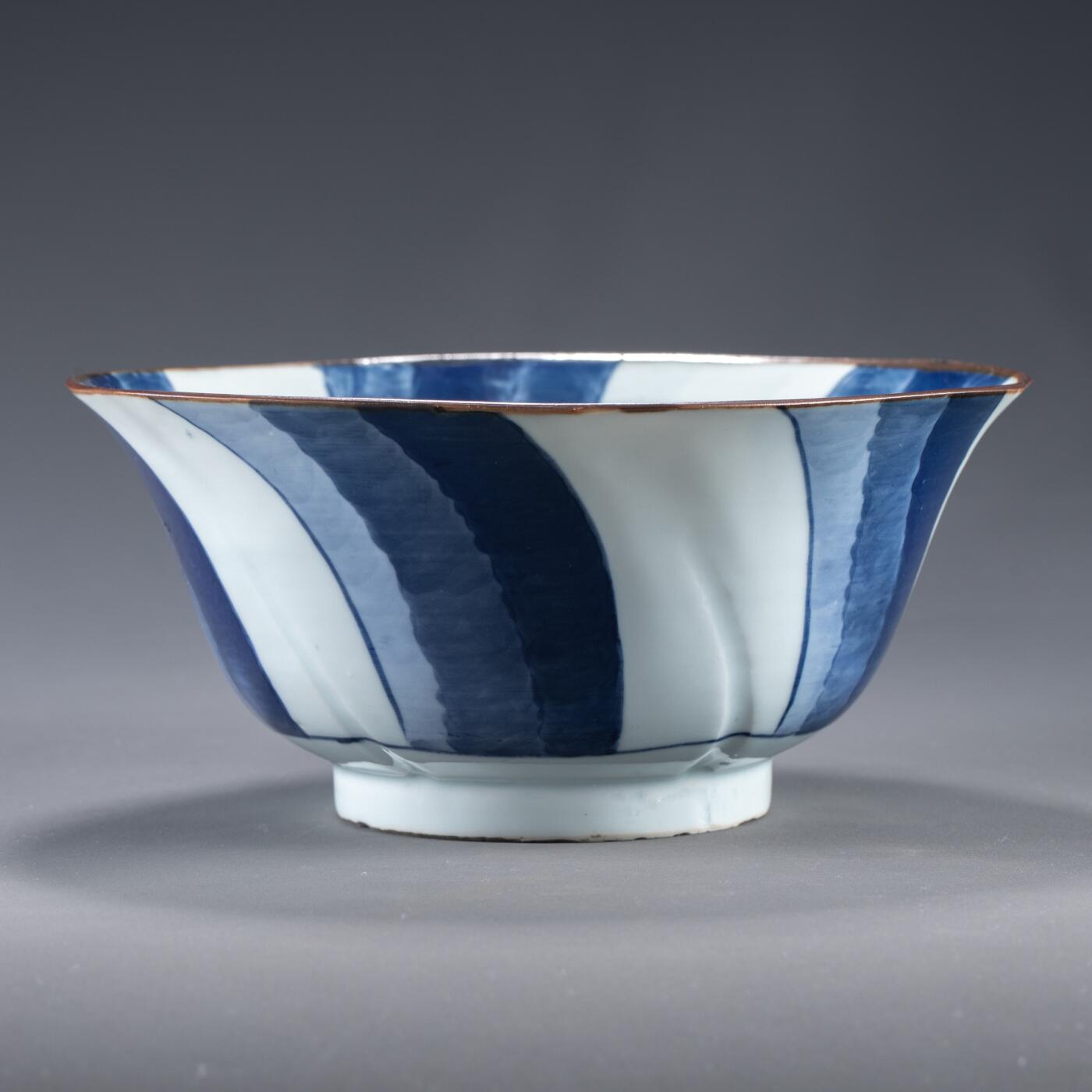 日本大阪雅和auction 2025金秋競賣會第一期 明嘉靖 青花輪花大碗 尺寸:D:22 H:10cm