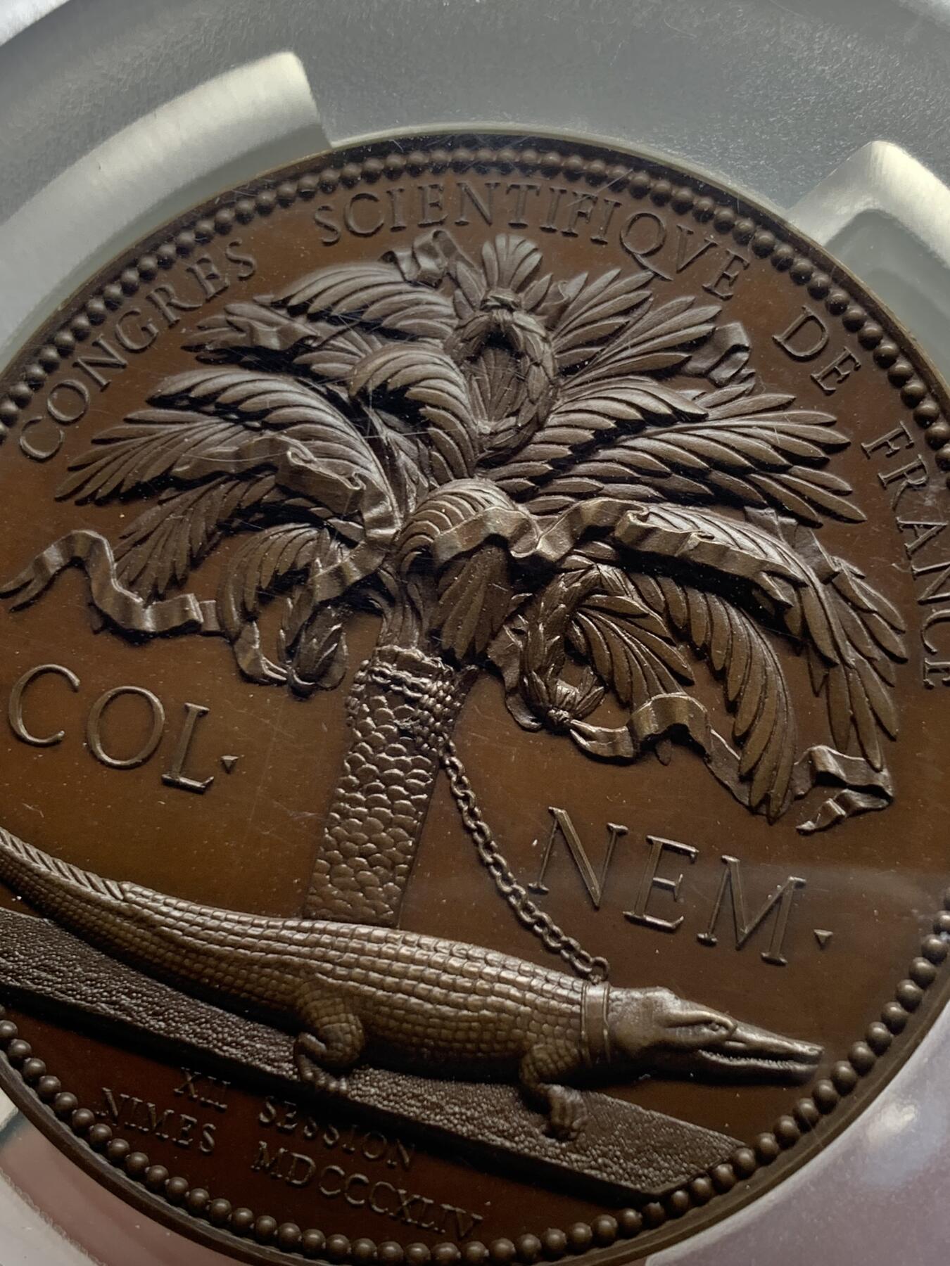 《竞宝斋》第435场 周日，周一2场连拍 （全场包邮） 冠军分 PCGS SP65 法国 1844年 法国NEM大学科学院会议 加大加厚盒大铜章，巧克力包浆，高浮雕，名家作品，赏心悦目，不可多得