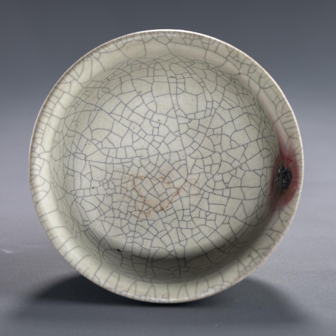 日本大阪雅和auction 2025金秋競賣會第一期 元 哥窯高足杯 尺寸:D:11.5 H:8.5cm 備註:木箱