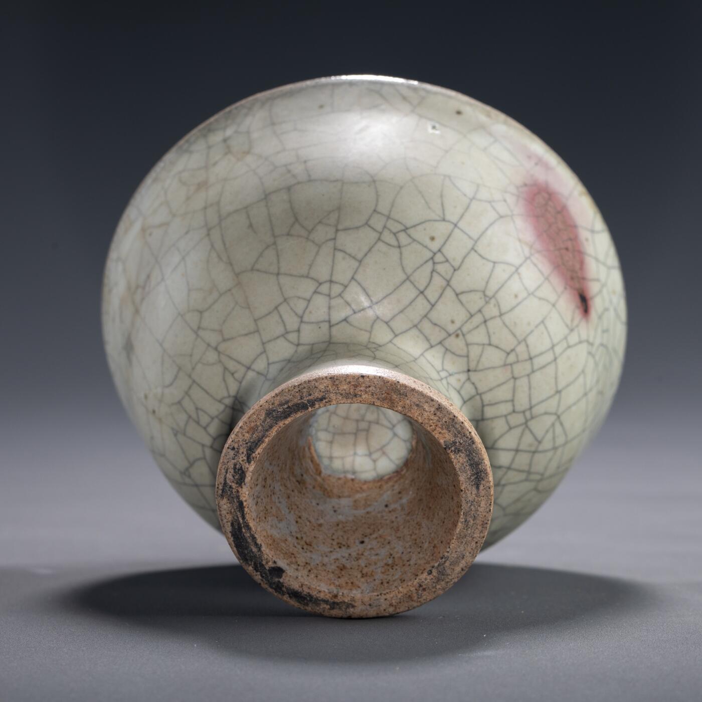 日本大阪雅和auction 2025金秋競賣會第一期 元 哥窯高足杯 尺寸:D:11.5 H:8.5cm 備註:木箱