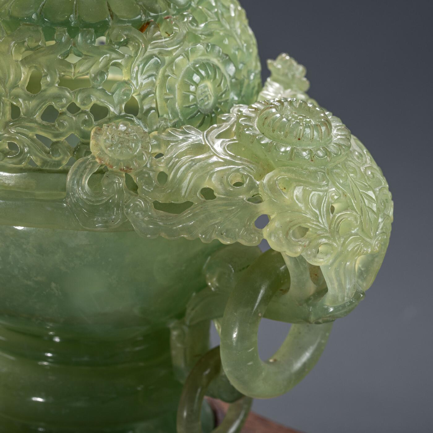 日本大阪雅和auction 2025金秋競賣會第一期 清 玉香爐 尺寸:W:18 H:18
底座W:16 H:4cm 備註:木箱,底座