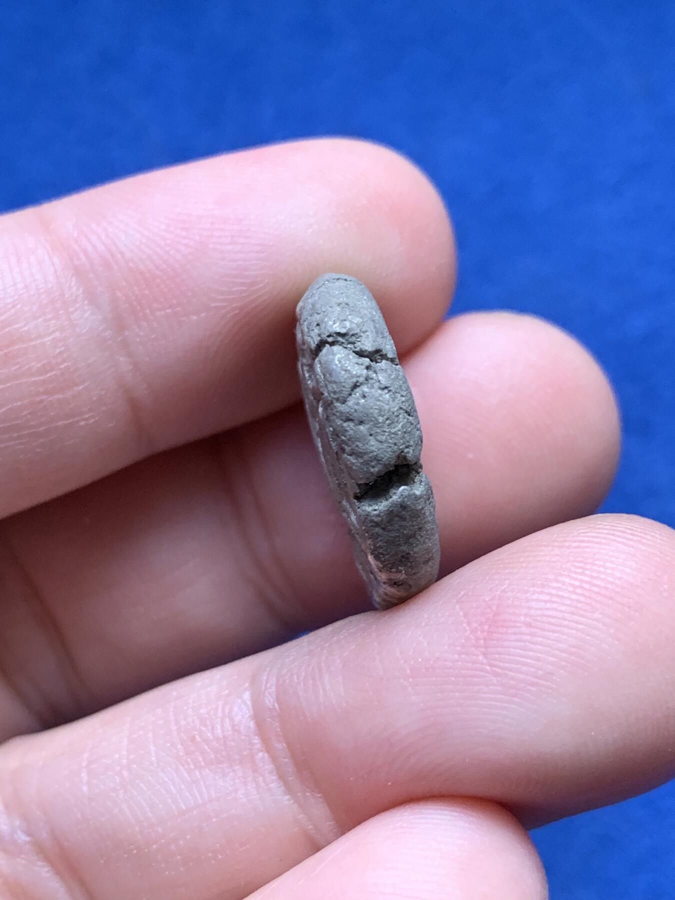 《竞宝斋》第435场 周日，周一2场连拍 （全场包邮） 公元前393-358年【腓尼基】古埃及式猫头鹰＆两河流域美刻尔神，谢克尔银币，12.27克。正面是乌加里特神话中的美刻尔神，骑在有翼海马上，下方有波浪，波浪下方为海豚。背面是猫头鹰背着连枷和弯杖，右侧为腓尼基数字纪年。连枷和弯杖是非常标准的埃及奥西里斯信仰符号，这与推罗曾在埃及统治下有关，其后陆续成为新亚述和新巴比伦的从属。