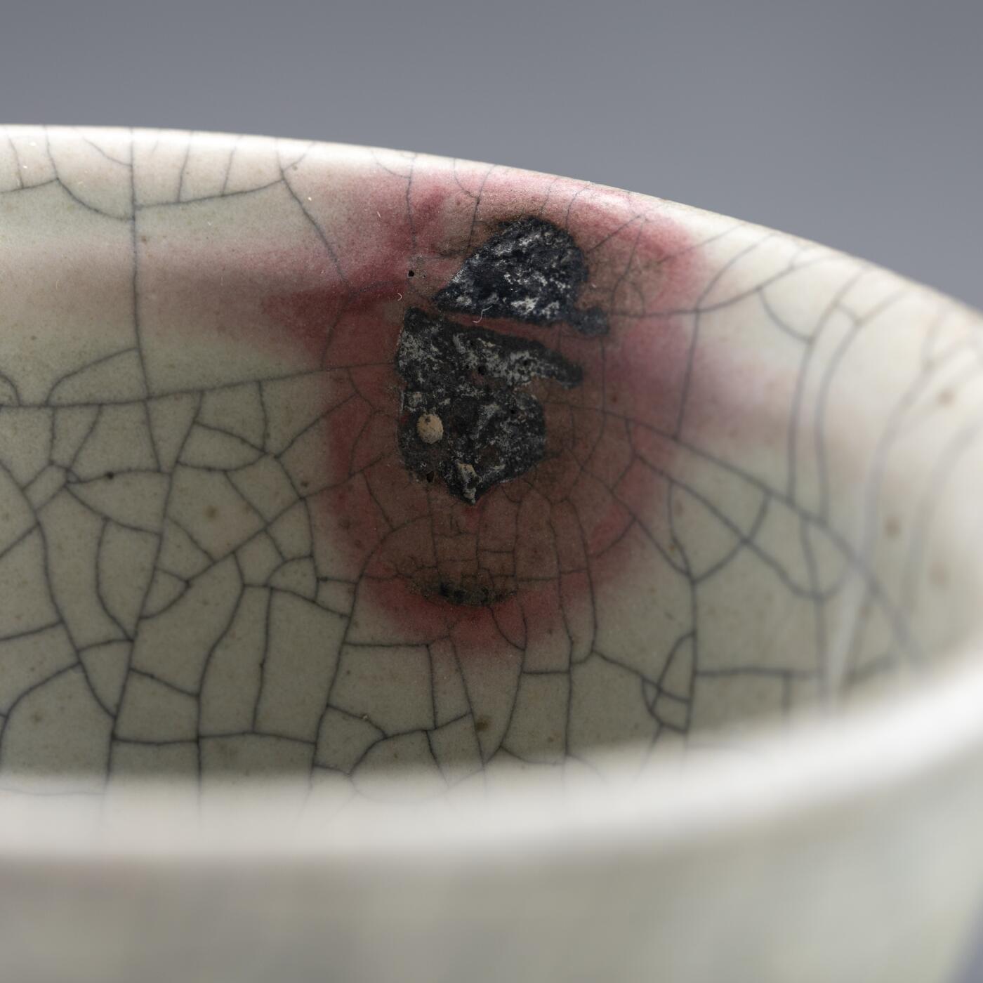 日本大阪雅和auction 2025金秋競賣會第一期 元 哥窯高足杯 尺寸:D:11.5 H:8.5cm 備註:木箱