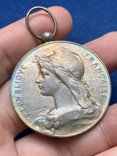 《竞宝斋》第435场 周日，周一2场连拍 （全场包邮） - 1896年法国梅隆市消防比赛银质奖牌 丰饶角银标 带环重约38克 41.7mm