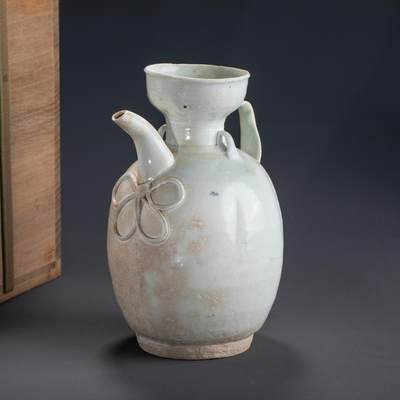 日本大阪雅和auction 2025金秋競賣會第一期 - 宋 影青蓮瓣紋執壺 尺寸:W:11 H:17cm 備註:木箱