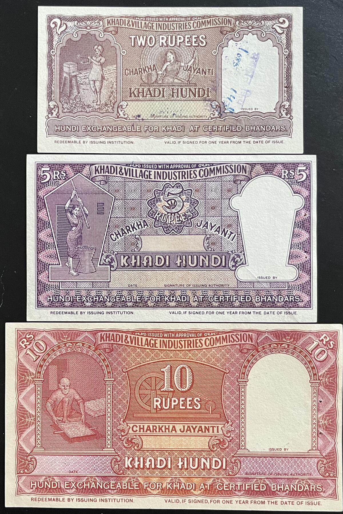 小福收藏拍卖第197期 裸钞场 本期有多张豹子号靓号 百慕大03年50元纪念钞百位号 马来亚和英属婆罗洲开国第一张纸币大冠女王 马来亚 41年1元英王乔六 法属太平洋10000法郎 捷克1000克朗纪念钞千位号  卢森堡 1000法郎  萨尔瓦多样钞 匈牙利 法罗群岛 危地马拉等多国精美纸币 印度 1958年 2 5 10卢比 由印度卡迪与乡村工业委员会，经政府批准发行。持有人可凭此票，在政府认证的卡迪仓库或商店，兑换等值的卡迪手纺产品 印刷设计精美 3张套 unc