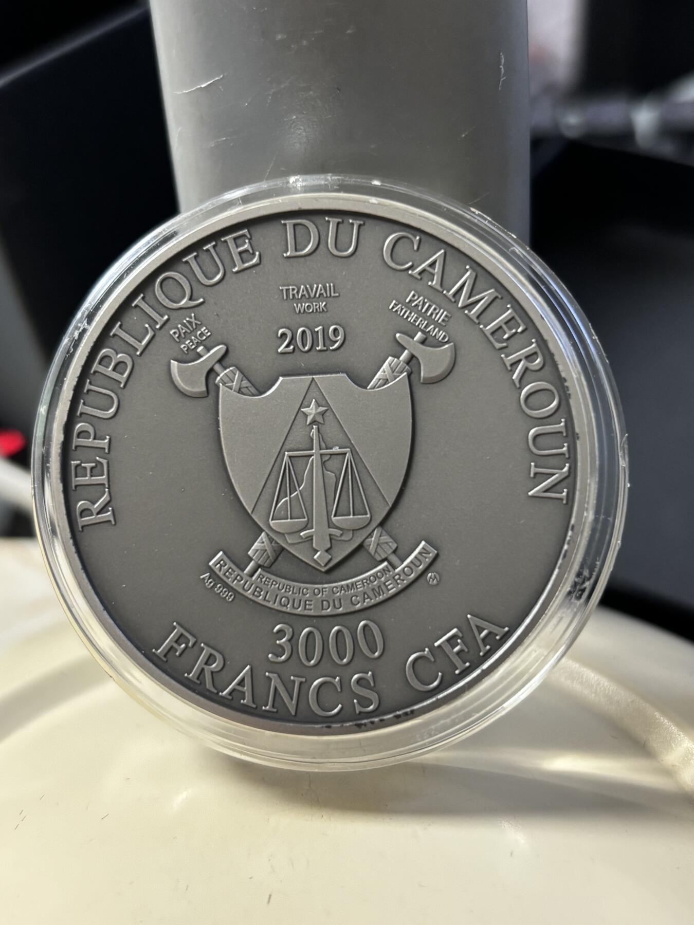 第181期拍卖 喀麦隆2019年蛇发女妖美杜莎3盎司高浮雕镶钻银币,999银，发行量250枚