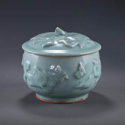 日本大阪雅和auction 2025金秋競賣會第一期 - 元 龍泉窯龍紋蓋罐 尺寸:D:15 H:13.5cm