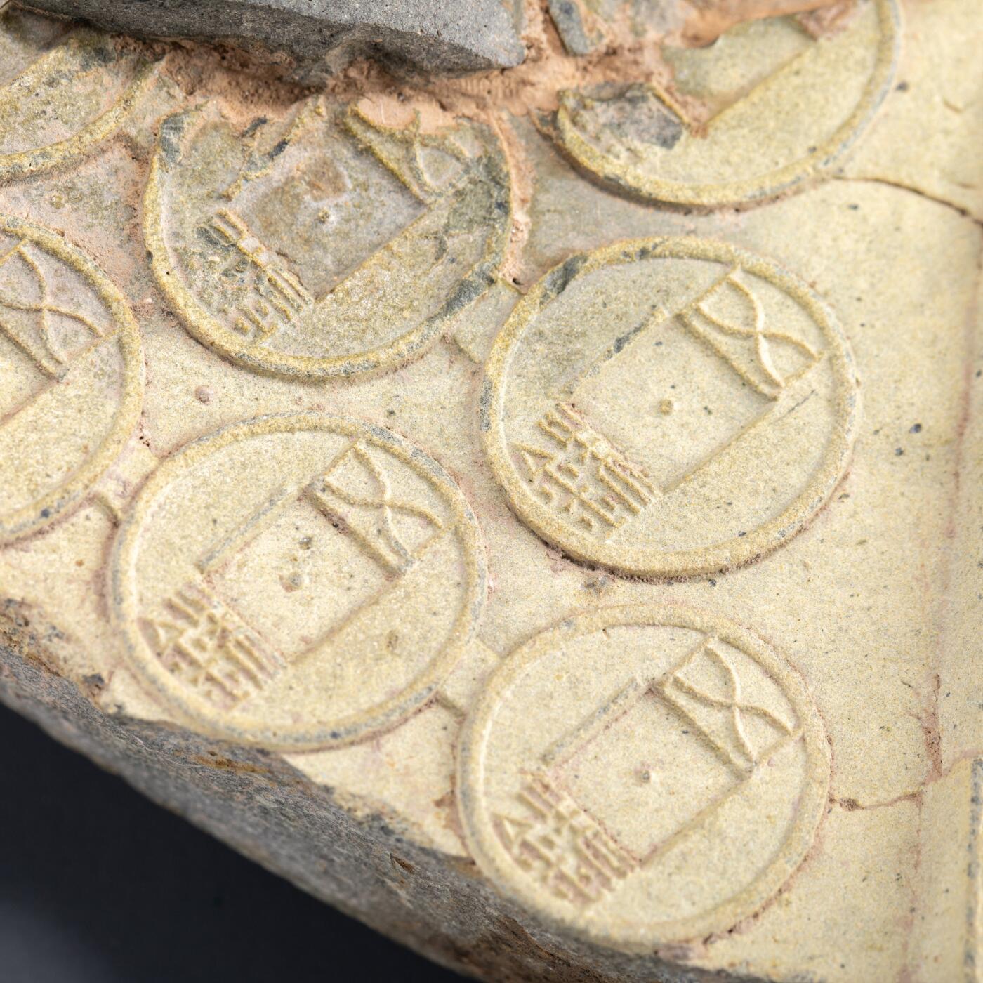 日本大阪雅和auction 2025金秋競賣會第一期 西漢 本始三年 銘文錢範 尺寸:L:20 W:14cm 備註:木箱