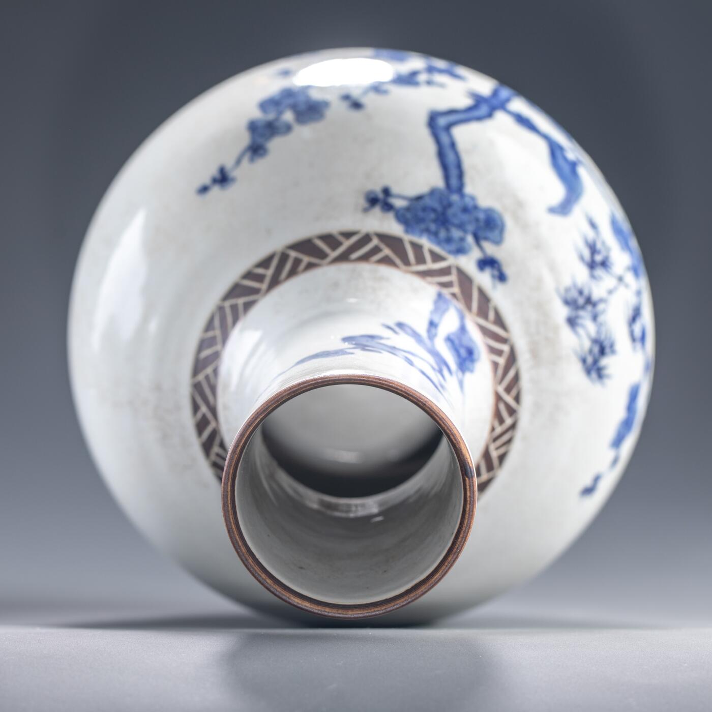 日本大阪雅和auction 2025金秋競賣會第一期 清 青花花鳥紋天球瓶 尺寸:W:20 H:31.5cm