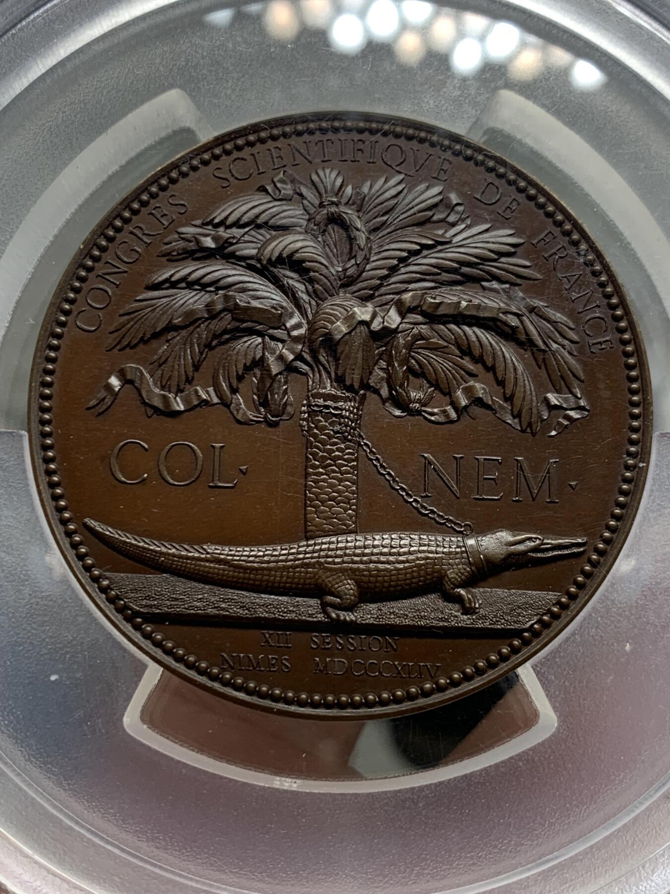 《竞宝斋》第435场 周日，周一2场连拍 （全场包邮） 冠军分 PCGS SP65 法国 1844年 法国NEM大学科学院会议 加大加厚盒大铜章，巧克力包浆，高浮雕，名家作品，赏心悦目，不可多得