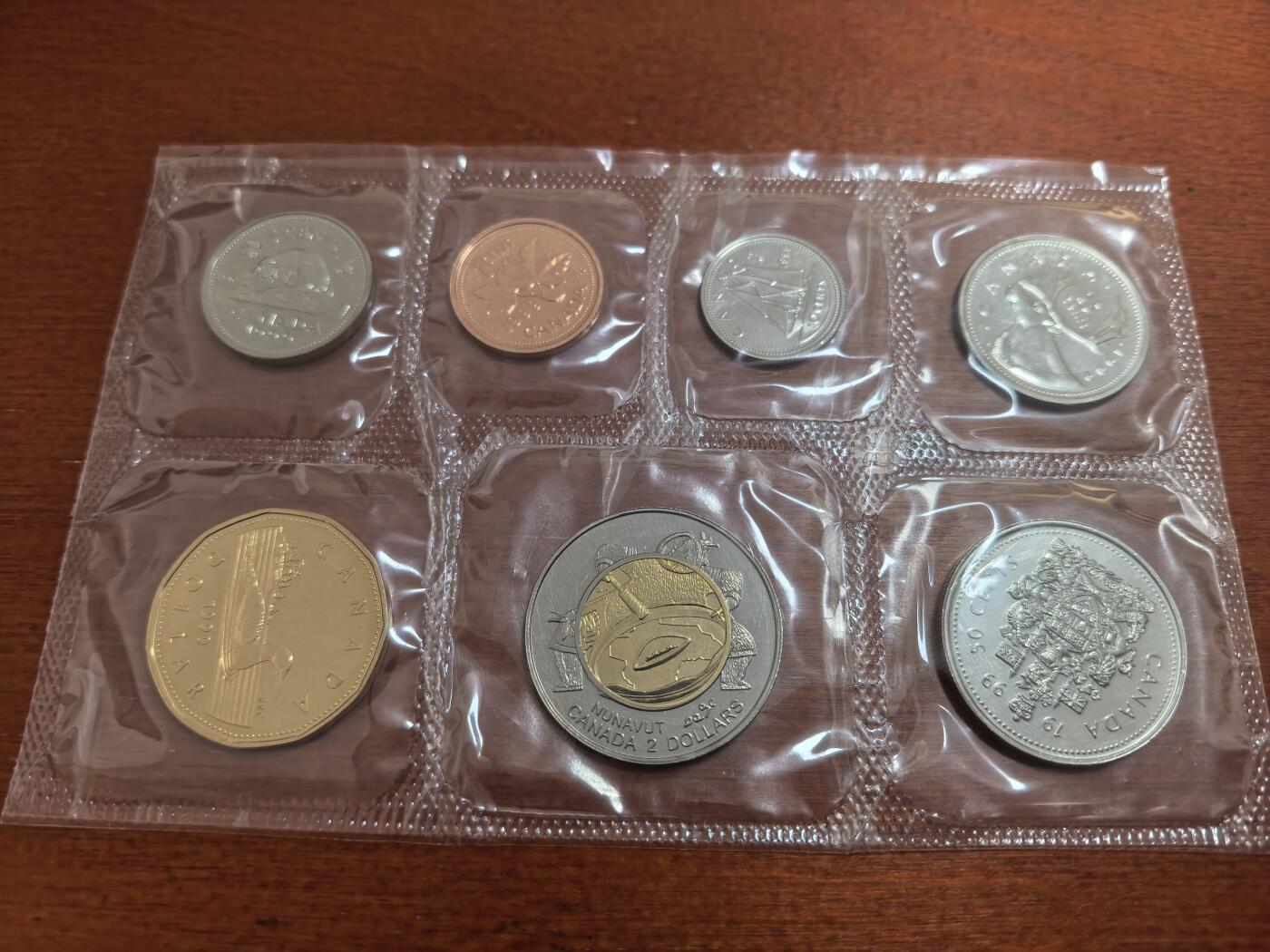 长老汇蛇年精选第七十场拍卖 1999加拿大7枚套币原厂塑封装带外纸，总面值3.91加元，其中的双色币不常见，1枚克书标价30美金