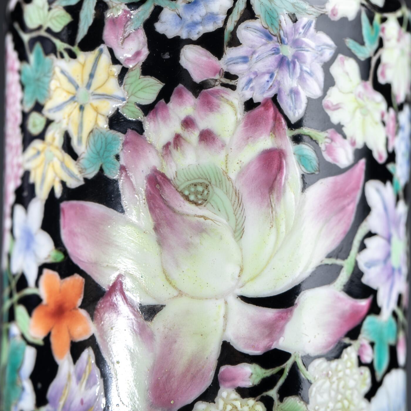 日本大阪雅和auction 2025金秋競賣會第一期 清 百花不落地瓶 尺寸:W:6.5 H:15cm 備註:木箱