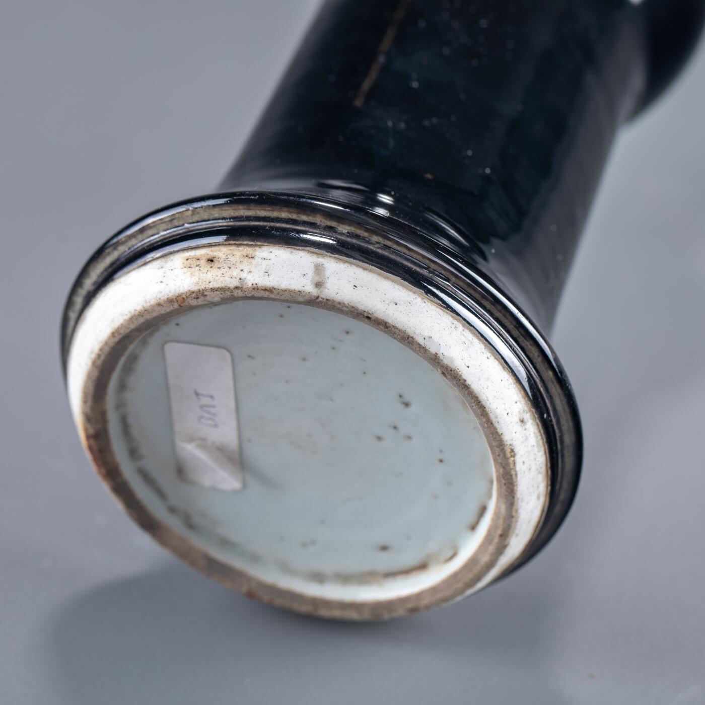 日本大阪雅和auction 2025金秋競賣會第一期 清 黑釉花觚 尺寸:W:19 H:31cm