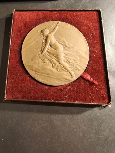 老王徽章第161期 - 法国电力建设公司大铜章     原盒    大师皮列作品     直径68mm.    重量137.5g