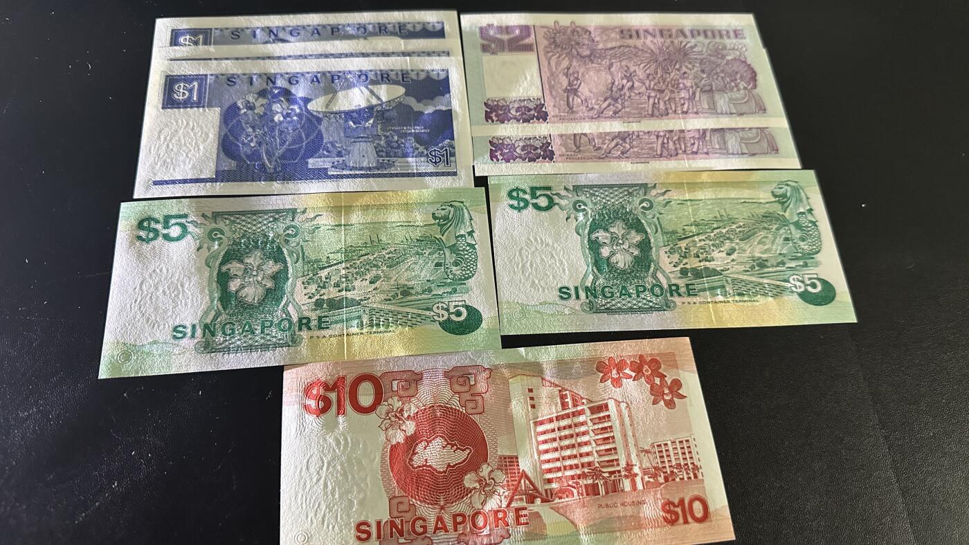《外钞收藏家》第五百八十一期（畅拍场）（本平台长期征集拍品、欢迎藏友们联系合作） 新加坡船版1-10元10张一起 全新 个别有轻微潮
