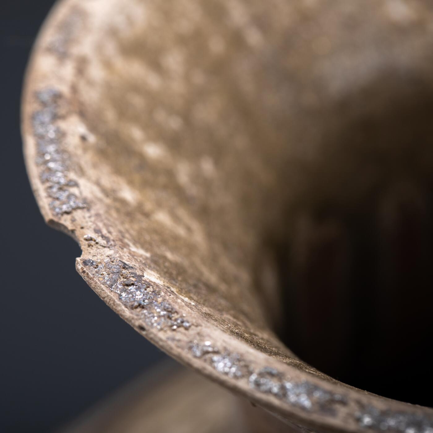 日本大阪雅和auction 2025金秋競賣會第一期 漢 灰釉線刻雙耳罐 尺寸:W:25 H33cm