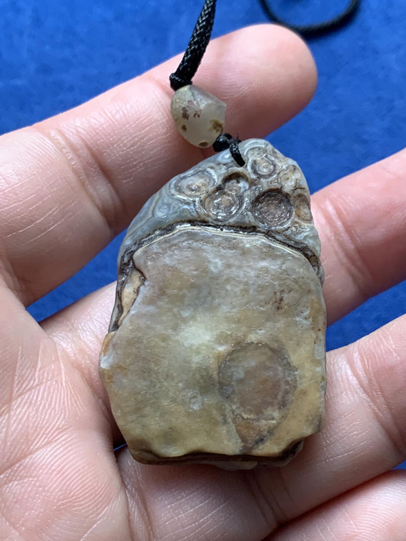 《竞宝斋》第435场 周日，周一2场连拍 （全场包邮） 龟背玛瑙手串和眼睛玛瑙吊坠各一个