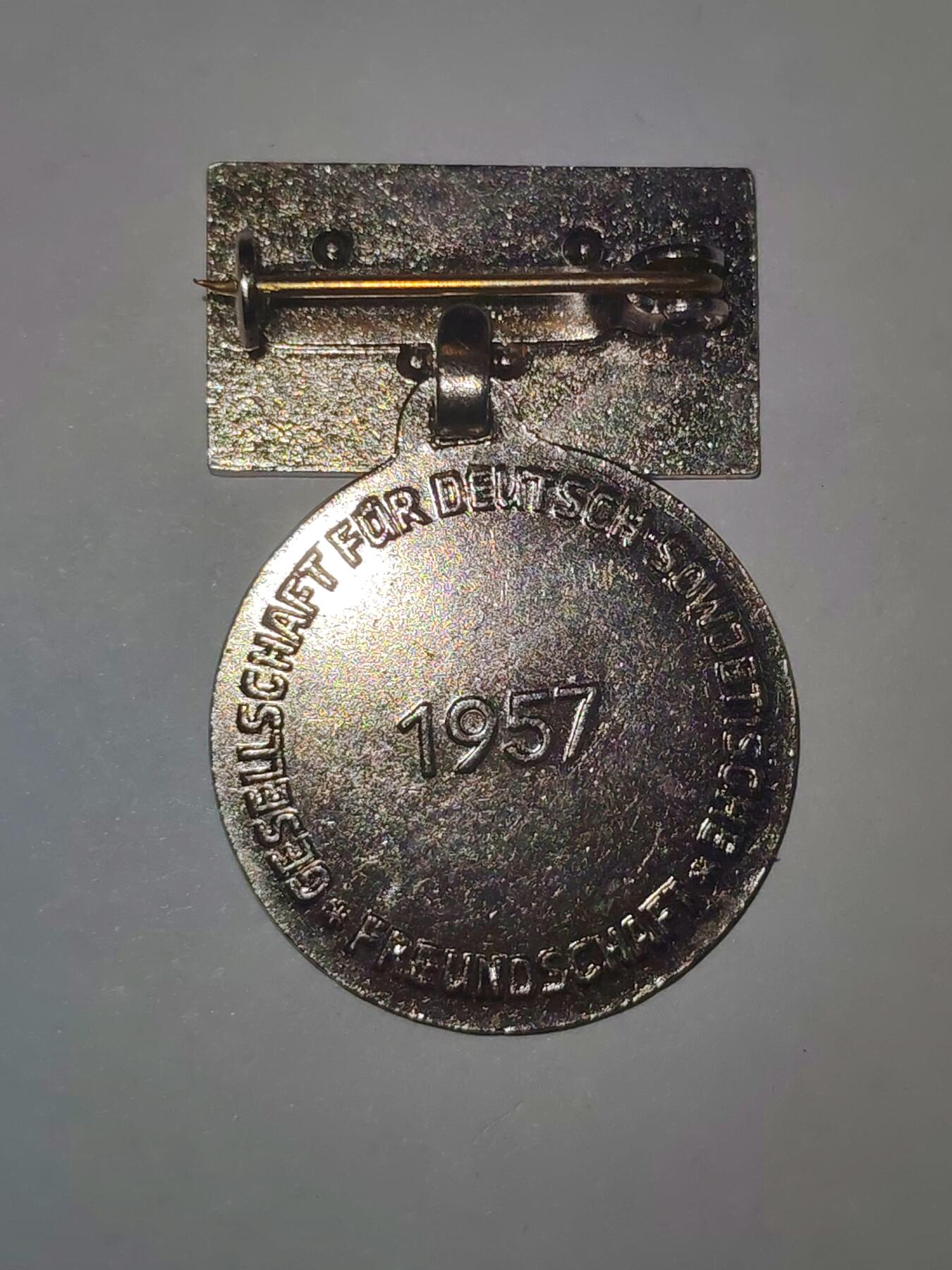 韵星假日拍卖第三十期 -- Rimey Holidays Auction 30 民主德国银级苏德友谊协会证章