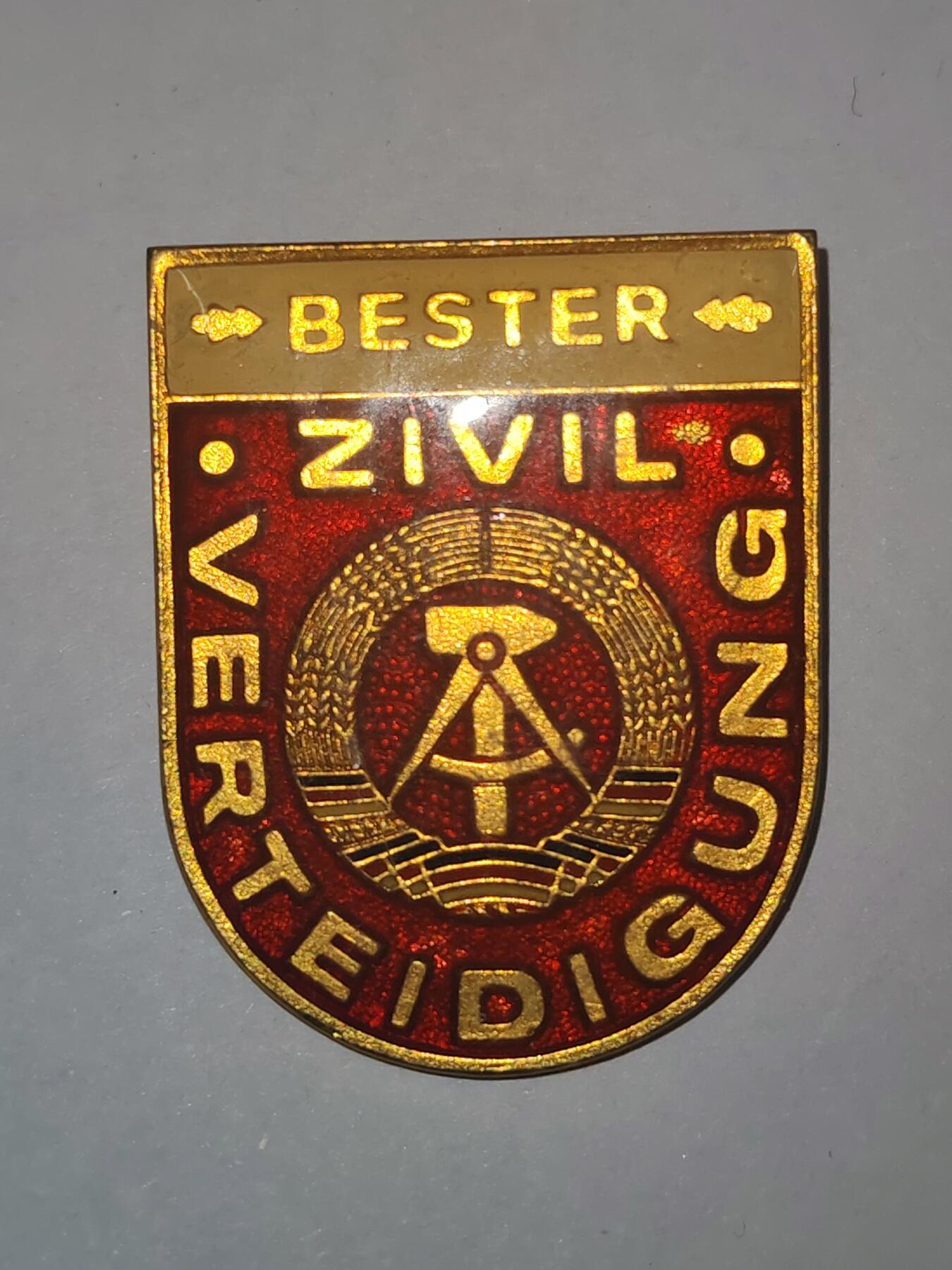 韵星假日拍卖第三十期 -- Rimey Holidays Auction 30 民主德国民防优秀服务证章