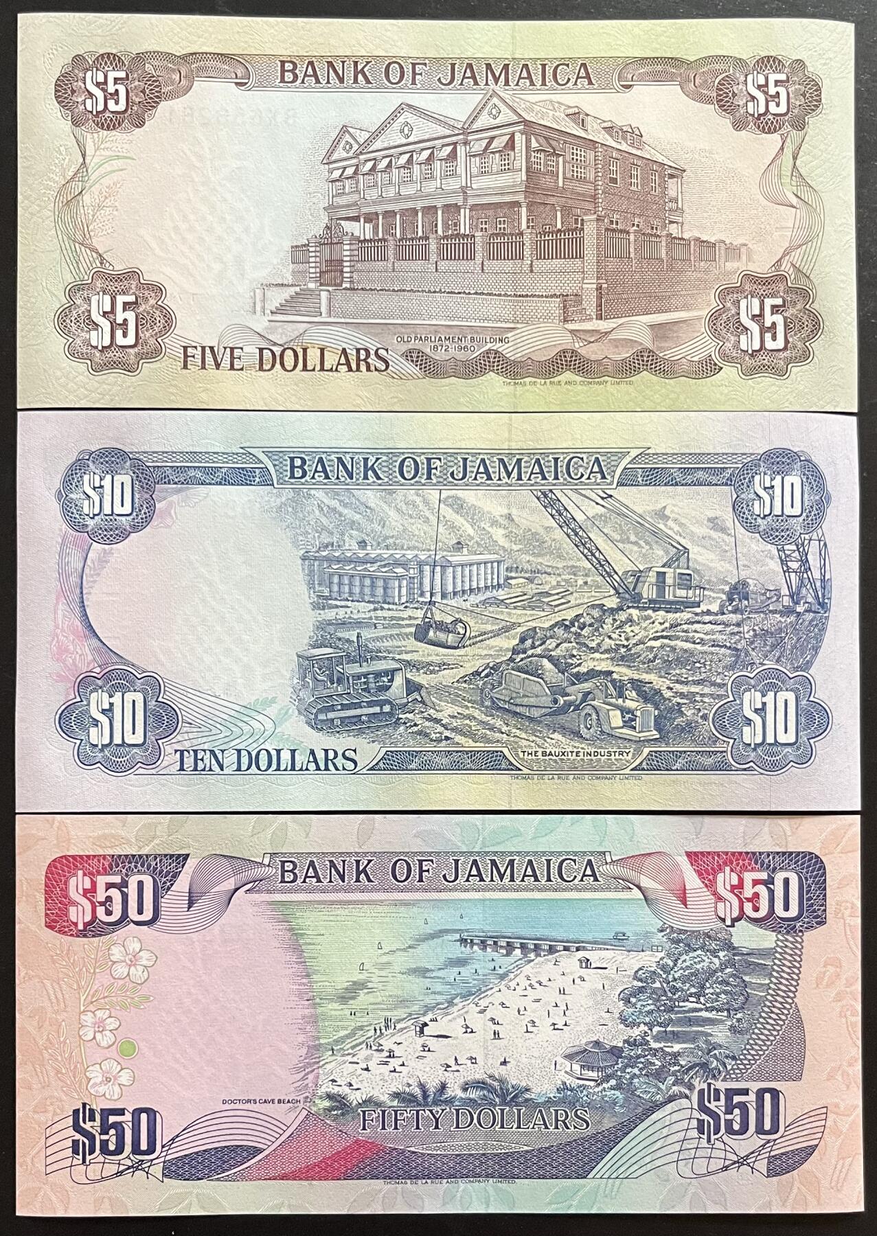 小福收藏拍卖第197期 裸钞场 本期有多张豹子号靓号 百慕大03年50元纪念钞百位号 马来亚和英属婆罗洲开国第一张纸币大冠女王 马来亚 41年1元英王乔六 法属太平洋10000法郎 捷克1000克朗纪念钞千位号  卢森堡 1000法郎  萨尔瓦多样钞 匈牙利 法罗群岛 危地马拉等多国精美纸币 牙买加 1985-1999年 5 10 50元 尾2同 1组3张 unc