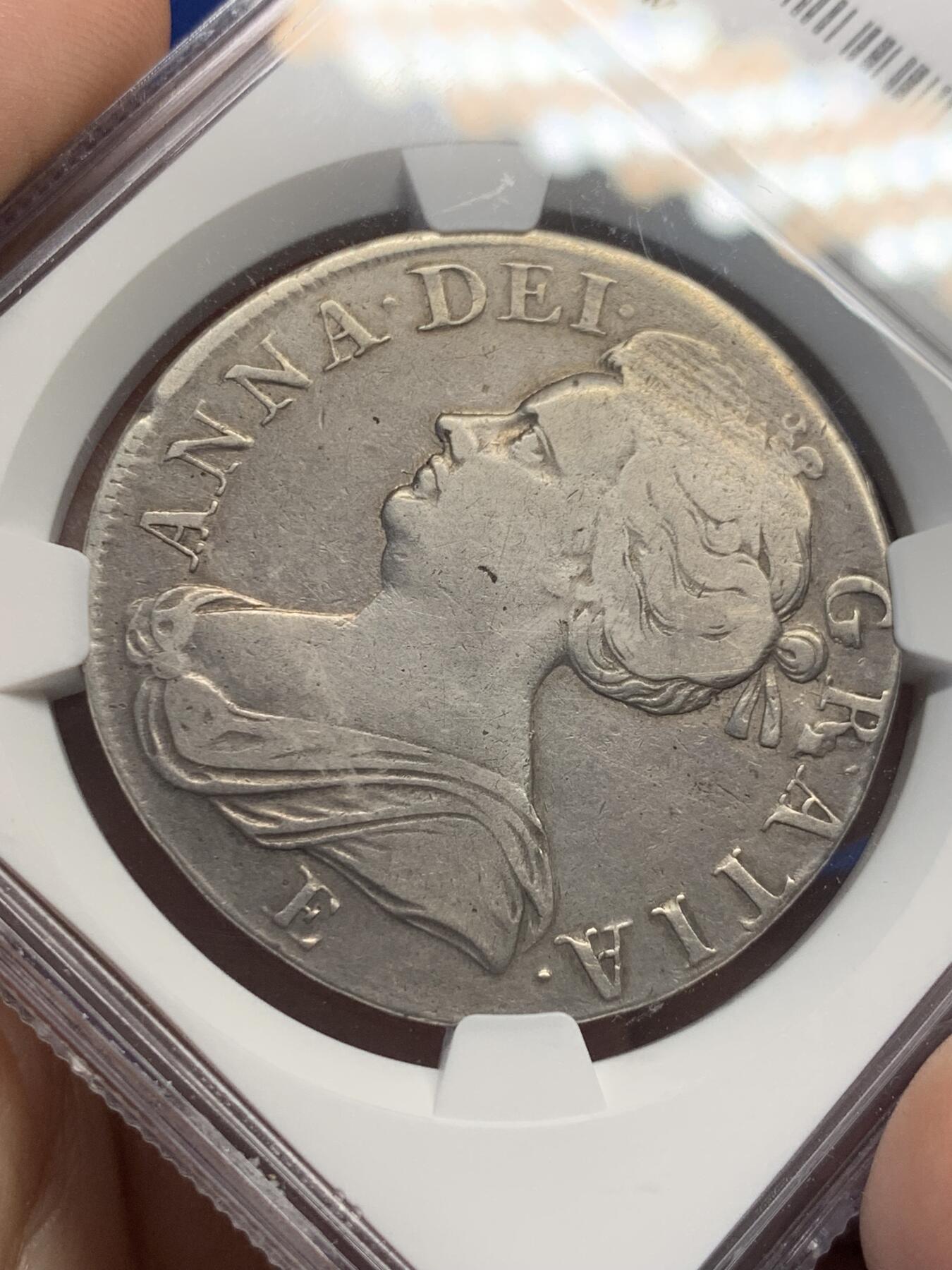 《竞宝斋》第435场 周日，周一2场连拍 （全场包邮） NGC VFD 英国 1708/7 稀少骑字E版安妮一克朗大银币 稀缺品种