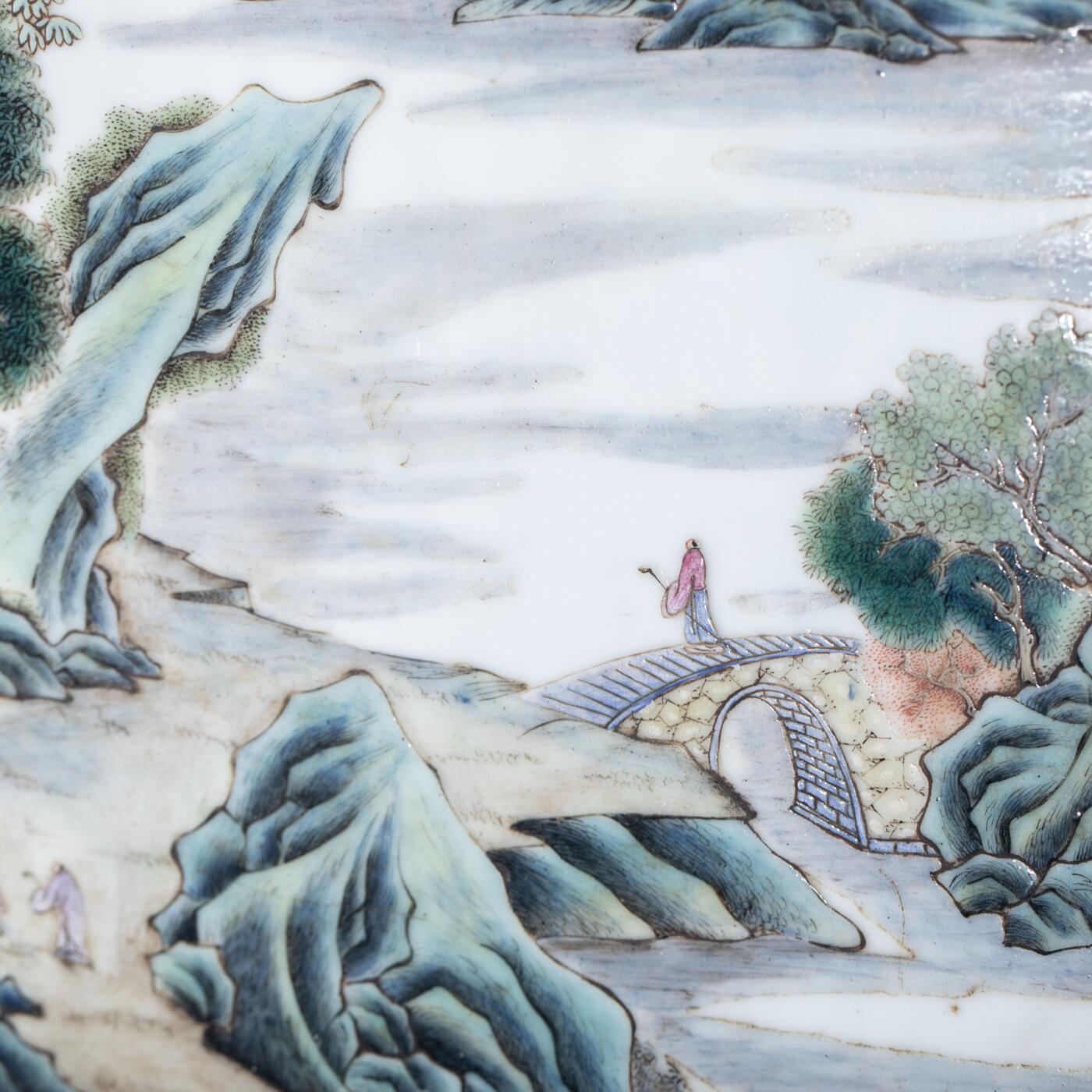 日本大阪雅和auction 2025金秋競賣會第一期 清 粉彩山水紋瓷板插屏 尺寸:L:46.5 W:30.5
底座W:34.5cm 備註:底座