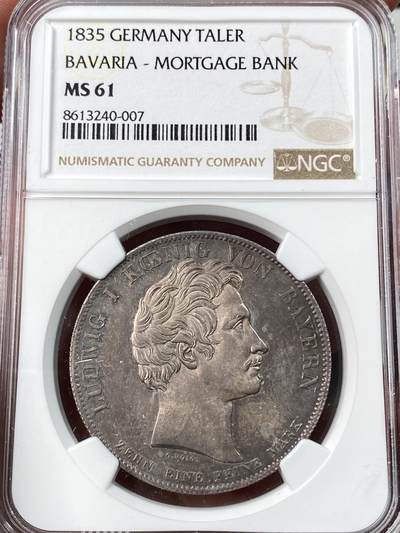 万国钱币拍卖第054期 - NGC MS61 1835巴伐利亚路德维希一世抵押银行历史大泰勒 为纪念巴伐利亚抵押银行成立而发行 背面是靠在石柱上的巴伐利亚女神 石柱上刻有象征贸易的墨丘利权杖 好品罕见品种 顶级五彩类镜面质感