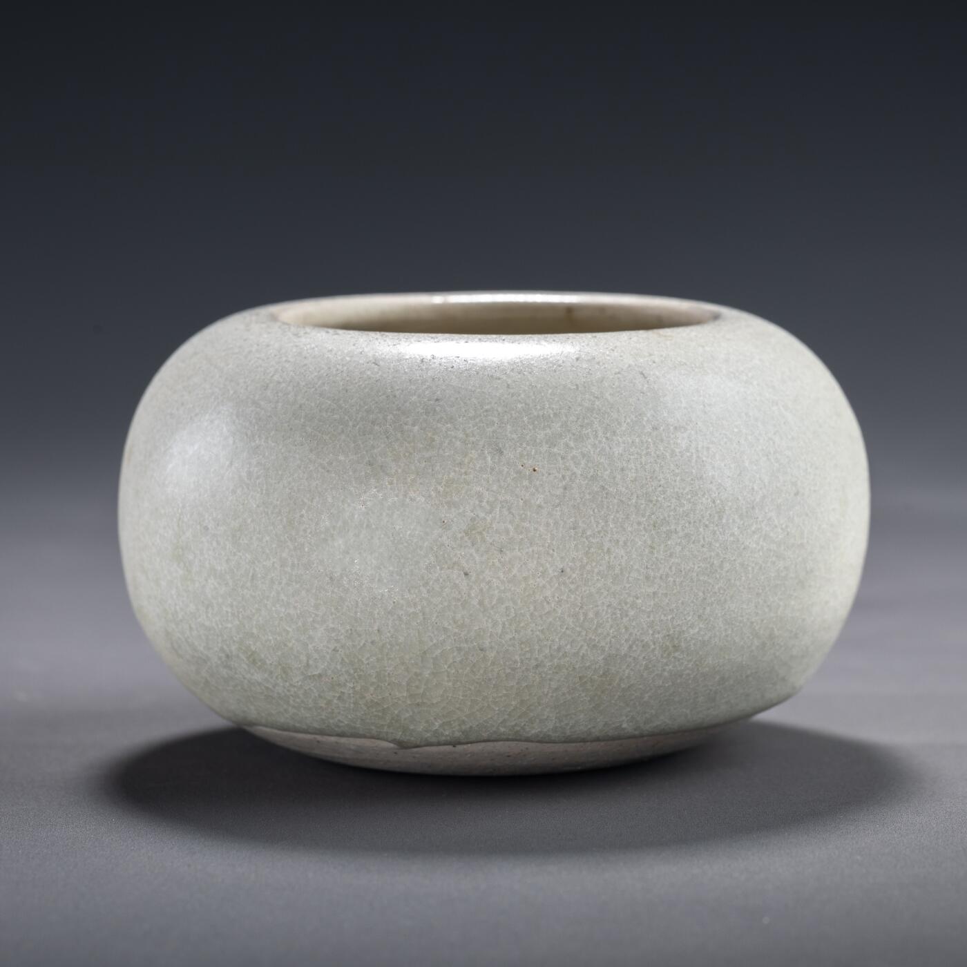 日本大阪雅和auction 2025金秋競賣會第一期 隨 白瓷水盂 尺寸:D:11 H:6.5cm 備註:盒付