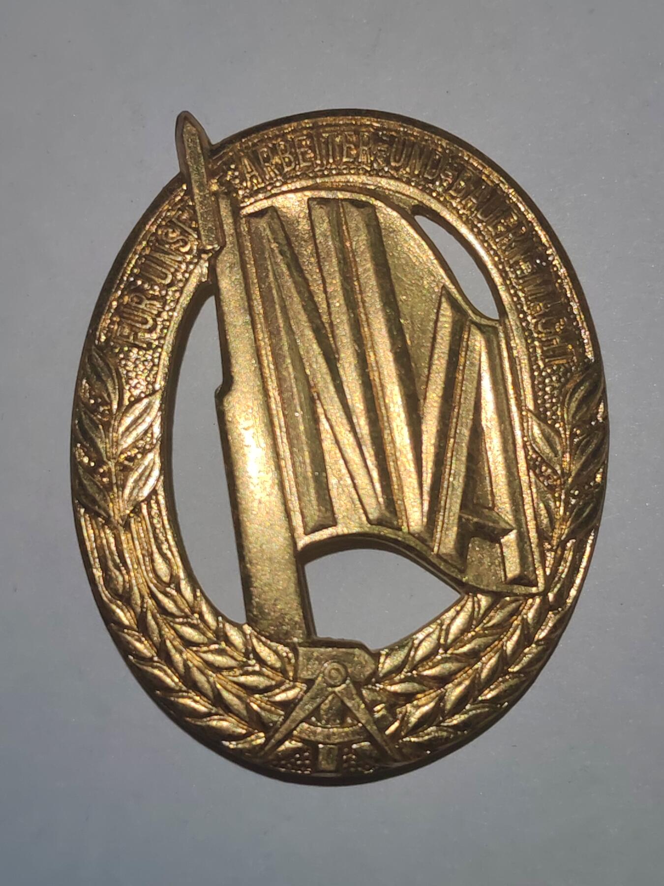 韵星假日拍卖第三十期 -- Rimey Holidays Auction 30 民主德国人民军体能证章