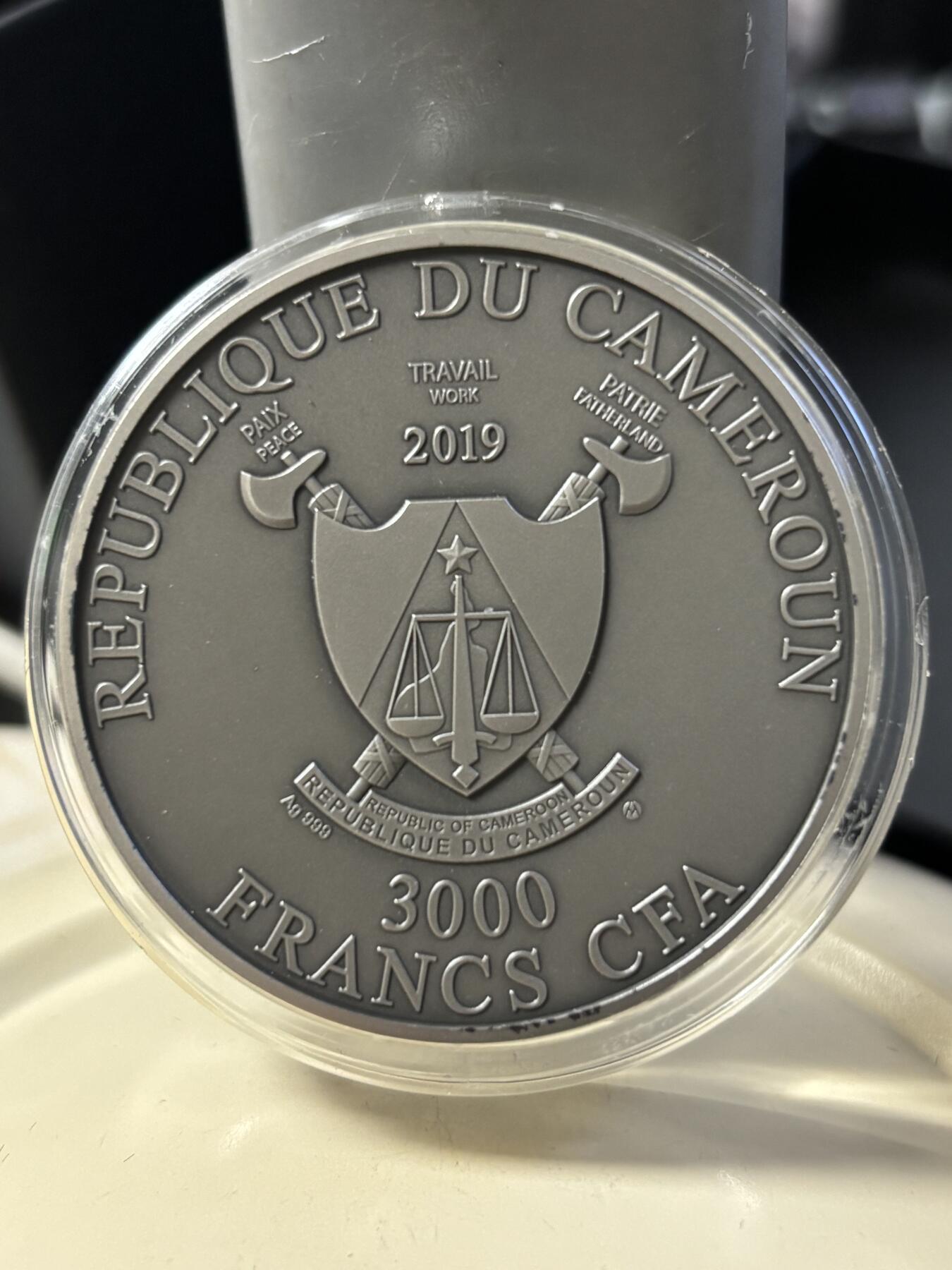 第181期拍卖 喀麦隆2019年蛇发女妖美杜莎3盎司高浮雕镶钻银币,999银，发行量250枚