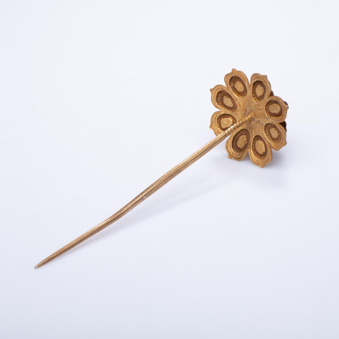 日本大阪雅和auction 2025金秋競賣會第一期 明 銅鎏金嵌寶石髮簪 尺寸:L:14.5cm 備註:木箱