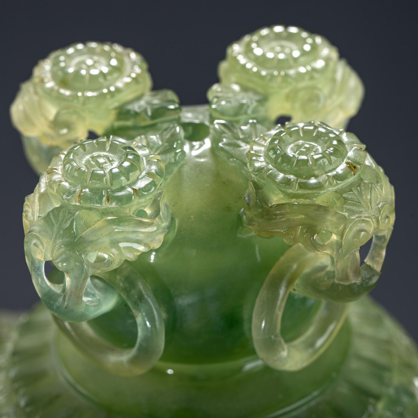 日本大阪雅和auction 2025金秋競賣會第一期 清 玉香爐 尺寸:W:18 H:18
底座W:16 H:4cm 備註:木箱,底座