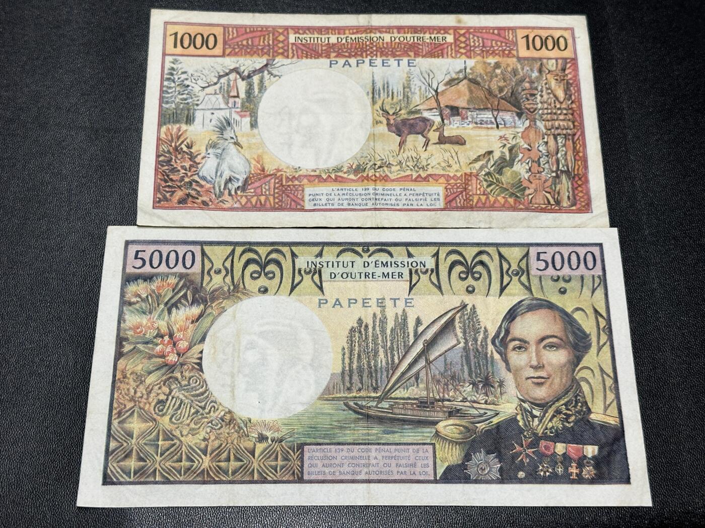 《外钞收藏家》第五百八十一期（畅拍场）（本平台长期征集拍品、欢迎藏友们联系合作） 法属太平洋1000和5000法郎 2张一起 非全新 品相如图