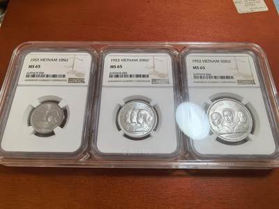 长老汇蛇年精选第七十场拍卖 - 1953越南三姐妹10、20、50苏铝币3枚，NGC MS65，同分，送三联展示水晶盒