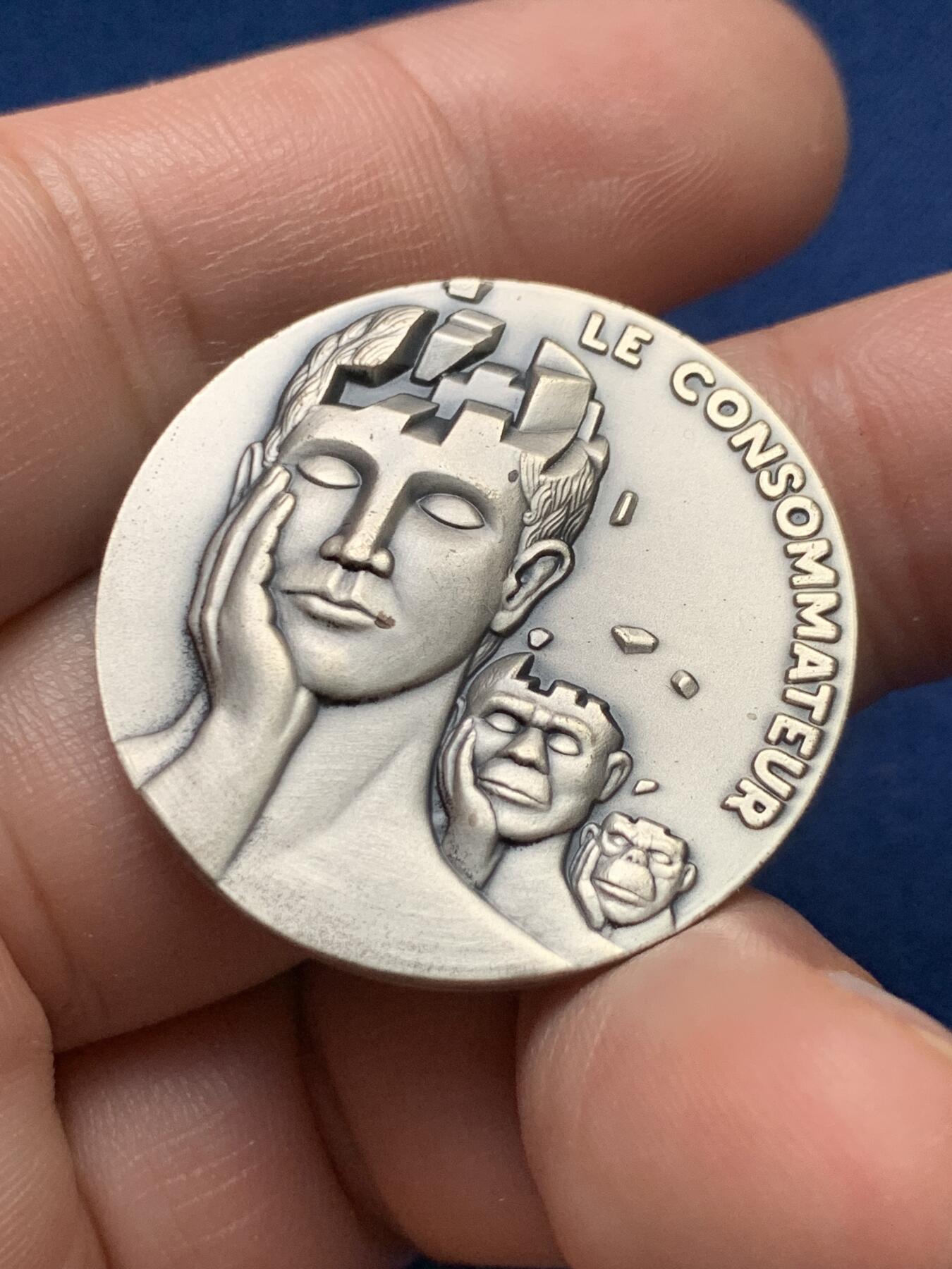 《竞宝斋》第435场 周日，周一2场连拍 （全场包邮） 1985年法国波尔多第81届公证人大会纪念银章 16.4克 31.8mm