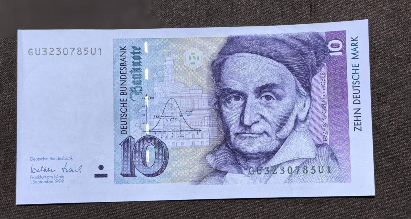 北京马甸外国币专卖第146期，外国纸币币专场，陆续上拍，欢迎关注 1999年德国10马克全新强光下隐约有一竖软折如图