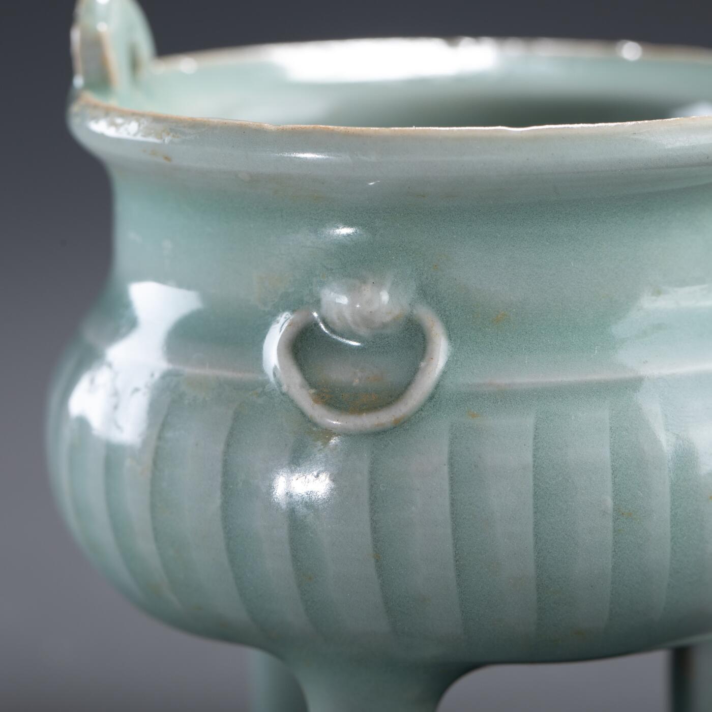 日本大阪雅和auction 2025金秋競賣會第一期 南宋 龍泉窯青瓷香爐 尺寸:D:7.5 H:8cm 備註:木箱