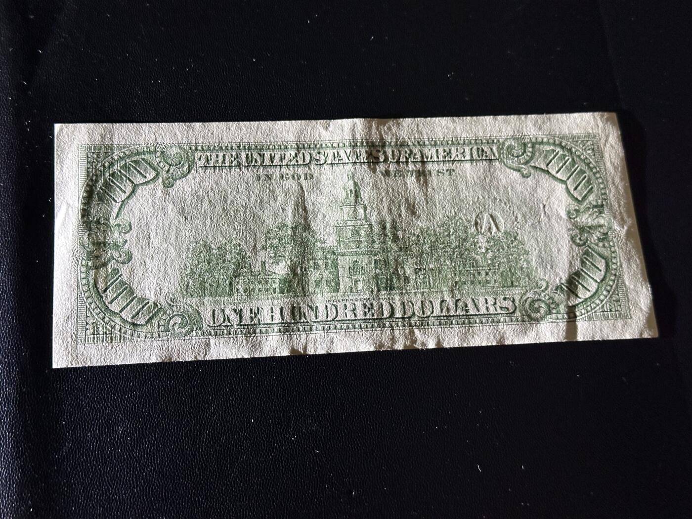 《外钞收藏家》第五百八十一期（畅拍场）（本平台长期征集拍品、欢迎藏友们联系合作） 1985年美国小头版100美元 UNC- 