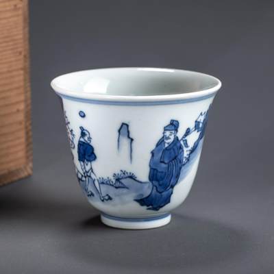 日本大阪雅和auction 2025金秋競賣會第一期 - 清 人物紋鈴鐺杯 尺寸:D:8.5 H:7cm 備註:木箱