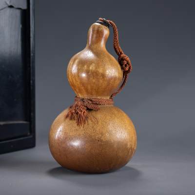 日本大阪雅和auction 2025金秋競賣會第一期 - 清 仿生釉葫蘆瓶 尺寸:W:9 H:15cm 備註:木箱