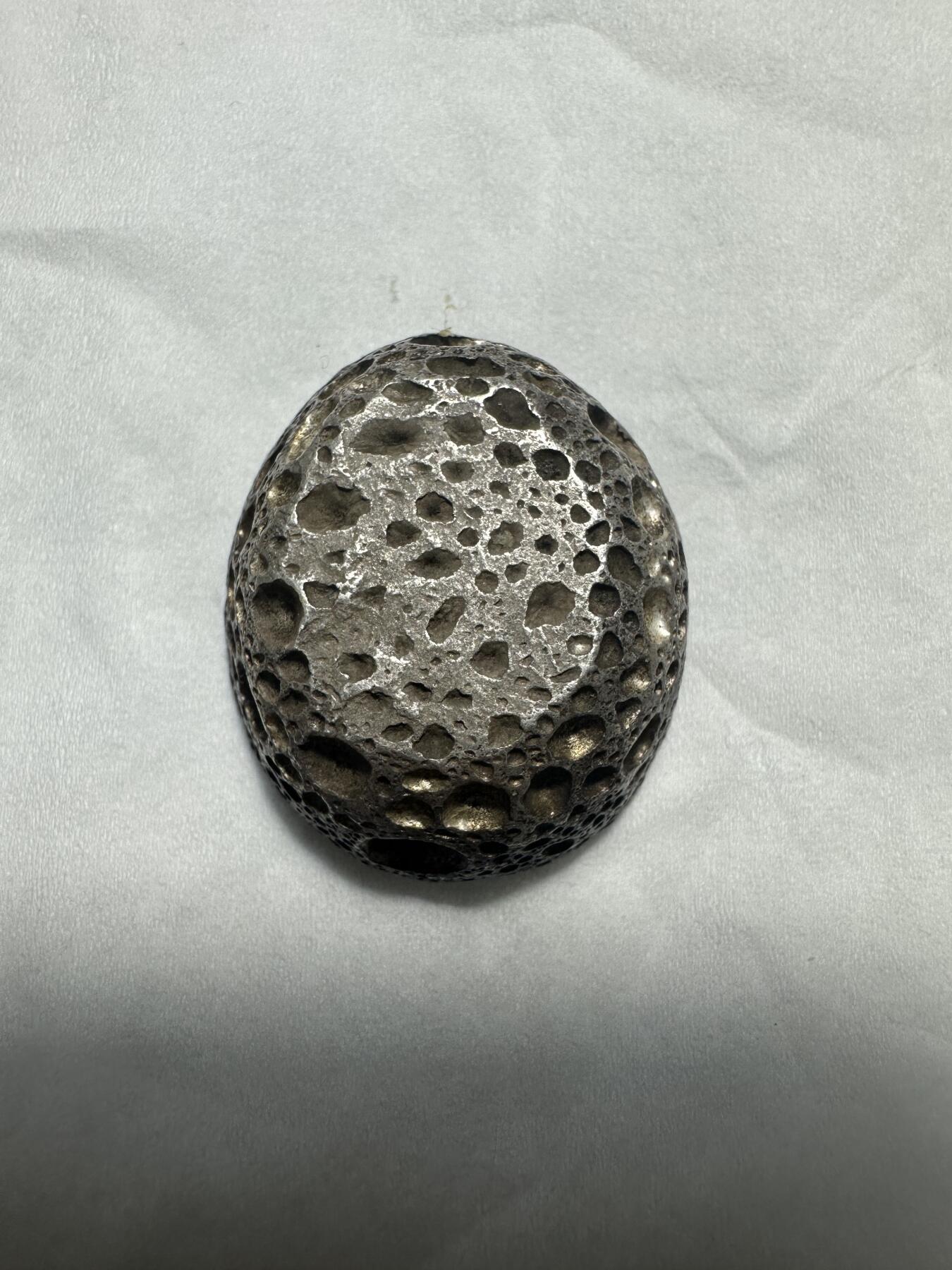 中外钱币 国外买的一个银锭，39.3克，湖北省造，材质是银，当银价卖