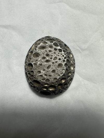 中外钱币 国外买的一个银锭，39.3克，湖北省造，材质是银，当银价卖