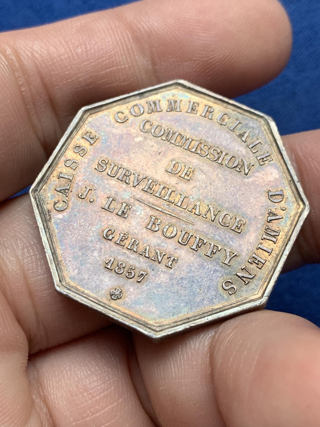 《竞宝斋》第435场 周日，周一2场连拍 （全场包邮） 法国1857年亚眠商业银行监督委员会八角银章，33.6MM，18.18克，手指银标