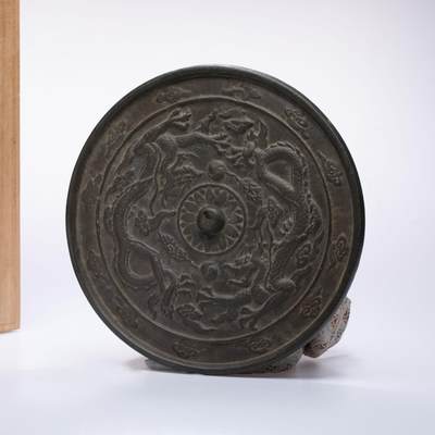 日本大阪雅和auction 2025金秋競賣會第一期 - 金 古銅雙龍鏡 尺寸:D:23 H:0.7cm 備註:木箱