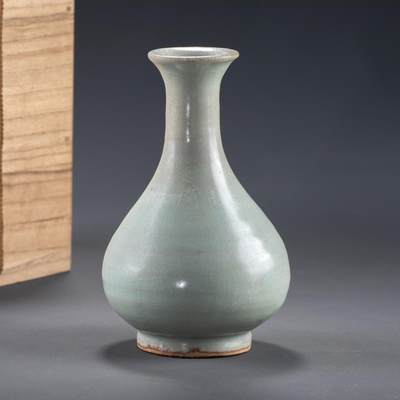 日本大阪雅和auction 2025金秋競賣會第一期 - 元 龍泉窯玉壺春瓶 尺寸:W:9 H:14cm 備註:木箱
