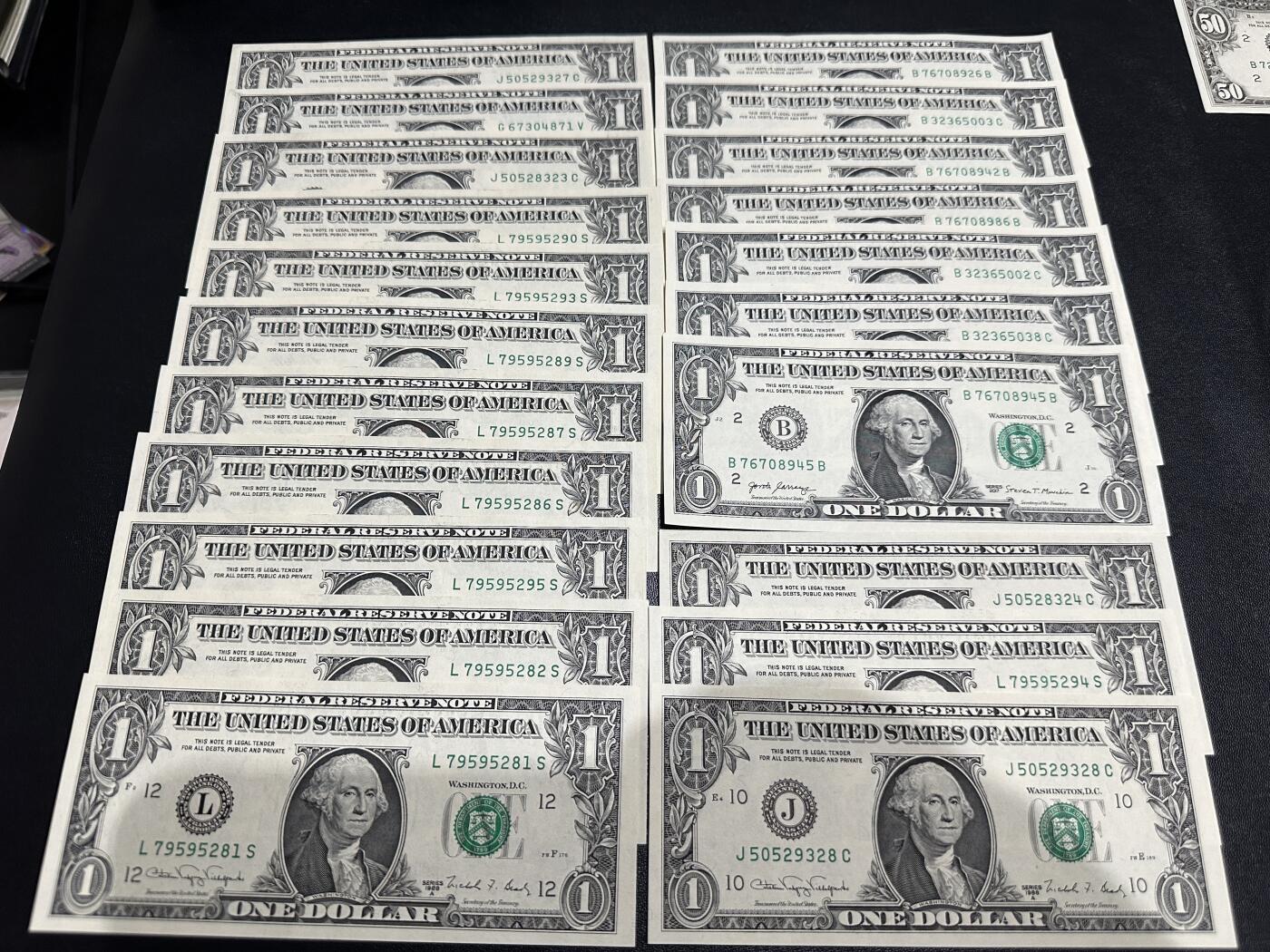 《外钞收藏家》第五百八十一期（畅拍场）（本平台长期征集拍品、欢迎藏友们联系合作）