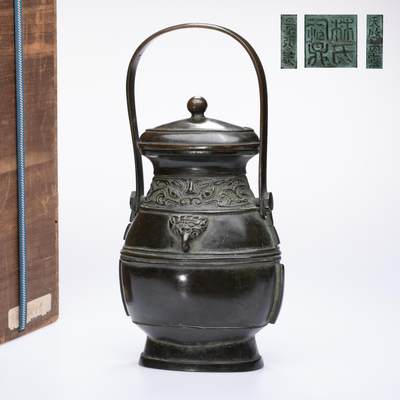 日本大阪雅和auction 2025金秋競賣會第一期 - 宋 獸面提梁卣 尺寸:W:14 H:28cm 備註:木箱