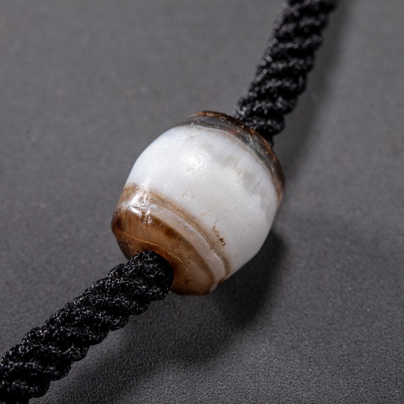 日本大阪雅和auction 2025金秋競賣會第一期 西亞蜜蠟筒珠掛飾32.6g 尺寸:L:34cm