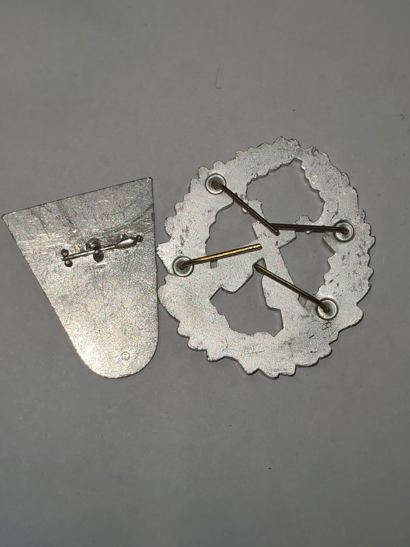 韵星假日拍卖第三十期 -- Rimey Holidays Auction 30 民主德国1967工战队体能比赛证章与人民军射手索金属挂饰一组